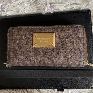 Micheal kors wallet